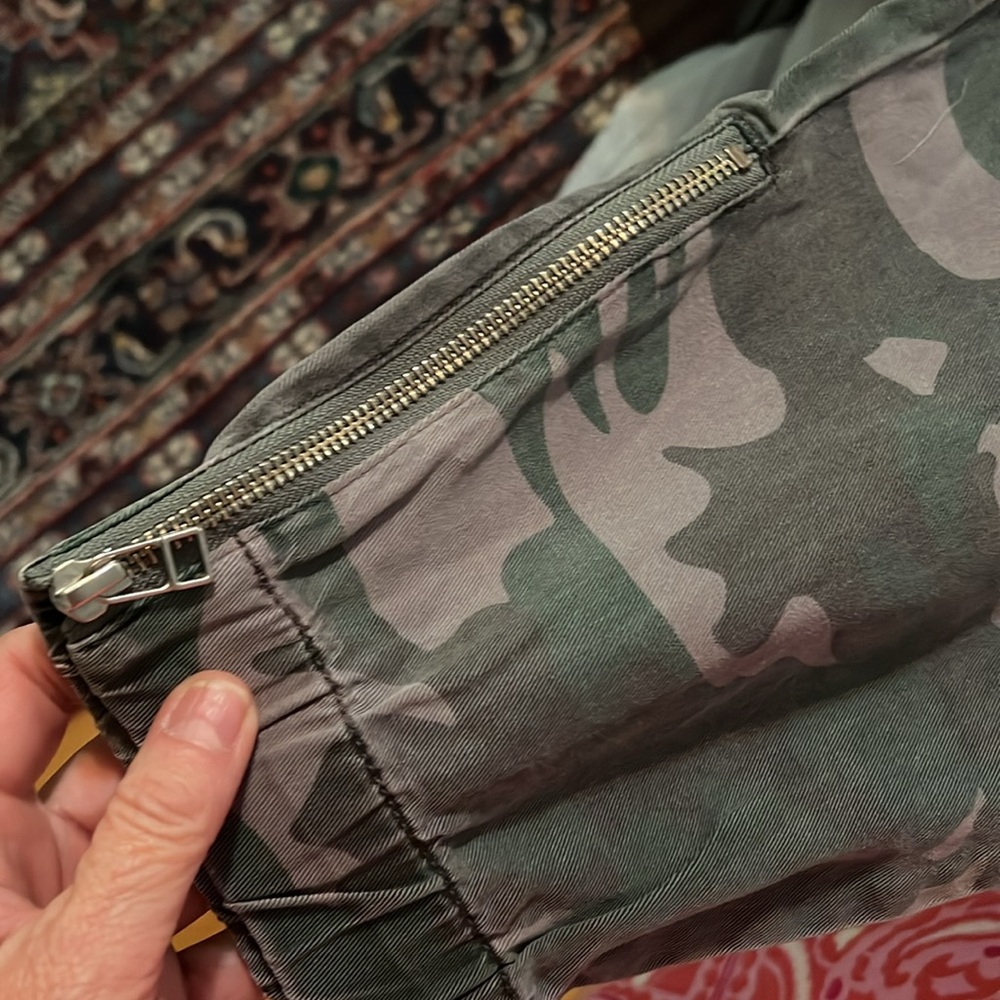 Pam & Gela Large Camouflage Jogger Pants with Zipper Details Good Condition crop - Picture 9 of 11
